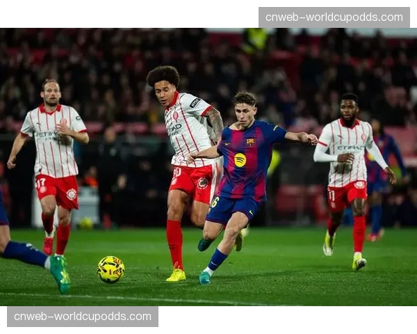 终场：巴萨2-0完胜赫罗纳，拉菲尼亚传射建功