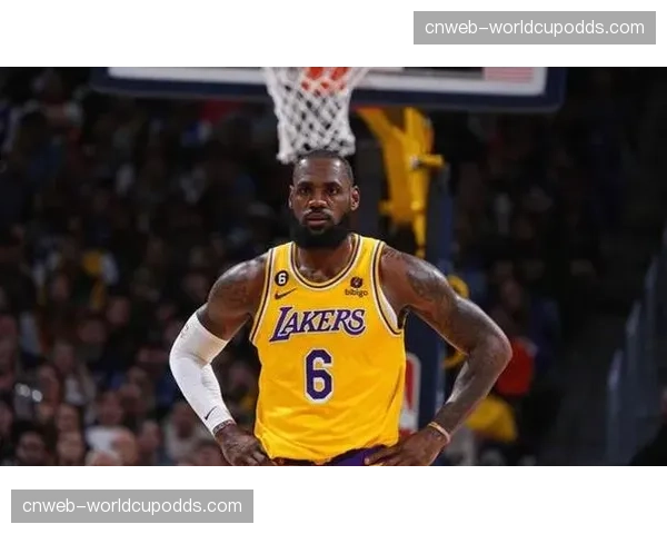 勒布朗·詹姆斯因脚踝伤势将缺席剩余常规赛，预计季后赛首轮复出